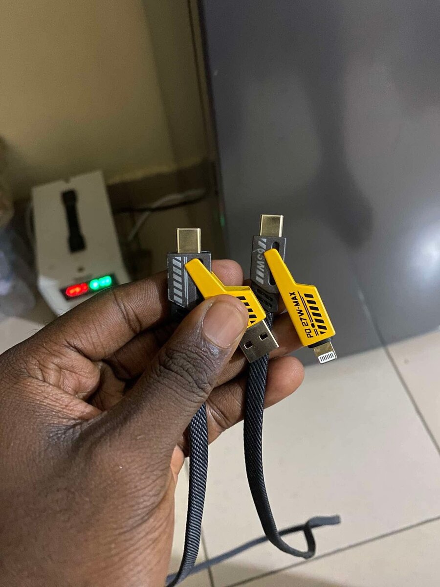 Chargeur Type C. CHARGE TOUS TYPE DE IPHONE ET SAMSUNG. Char