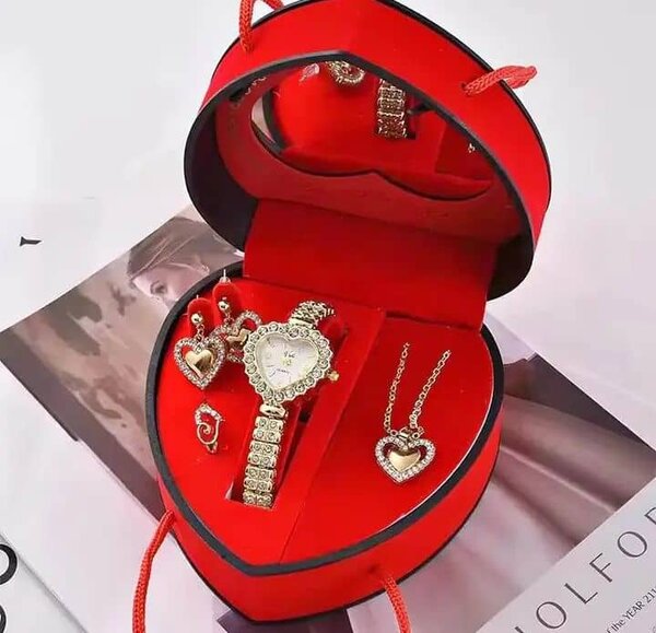 Boîte à bijoux rouge en forme de coeur