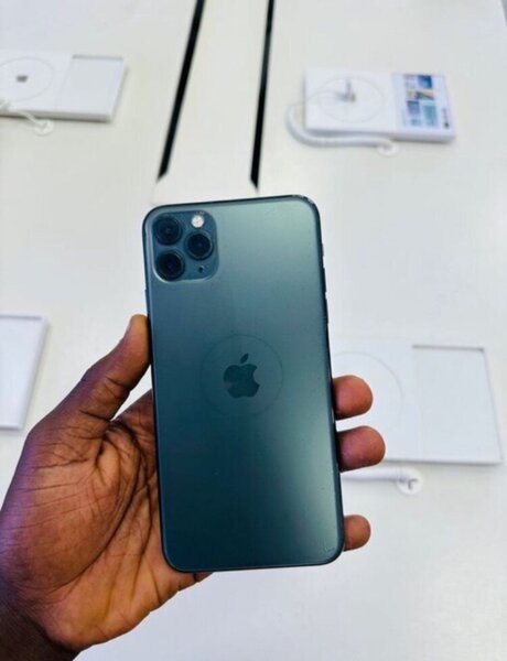 iPhone 11pro max 126 gigs