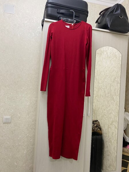 Красное вечернее платье