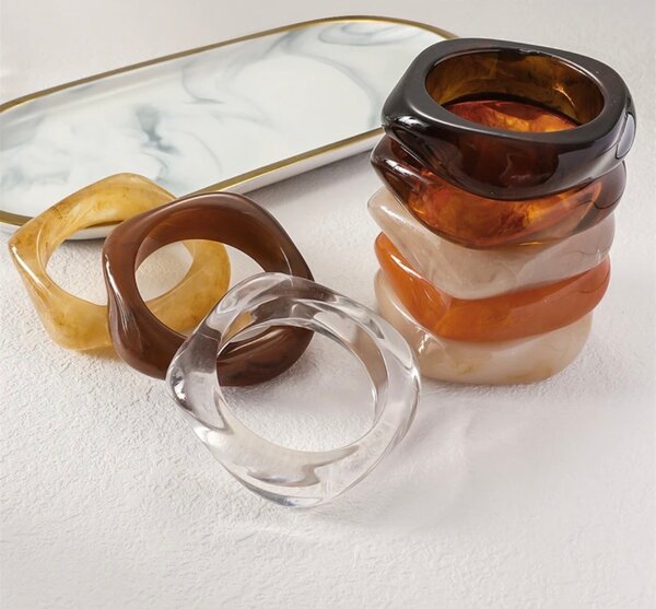 Bracelets en résine colorée