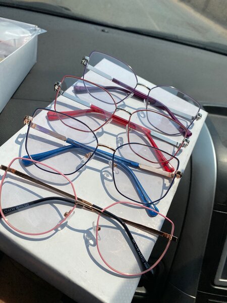 Photochromic glasses