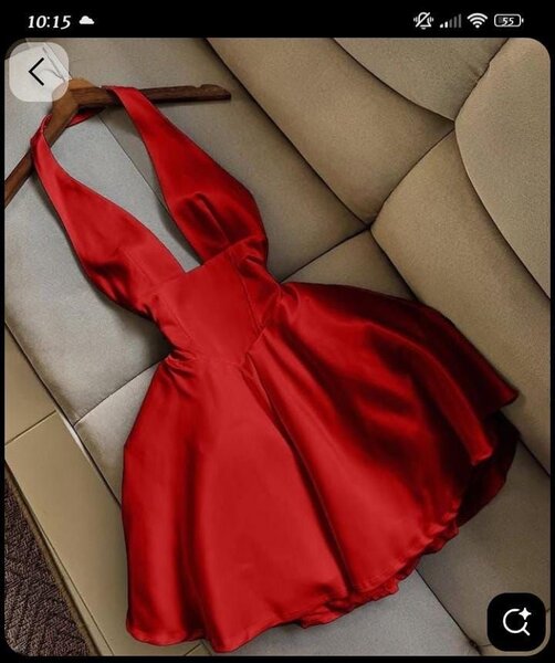 Robe rouge en satin