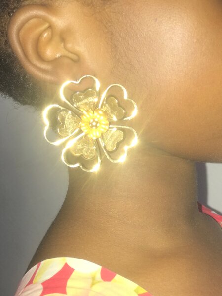 Boucles d'oreilles florales dorées