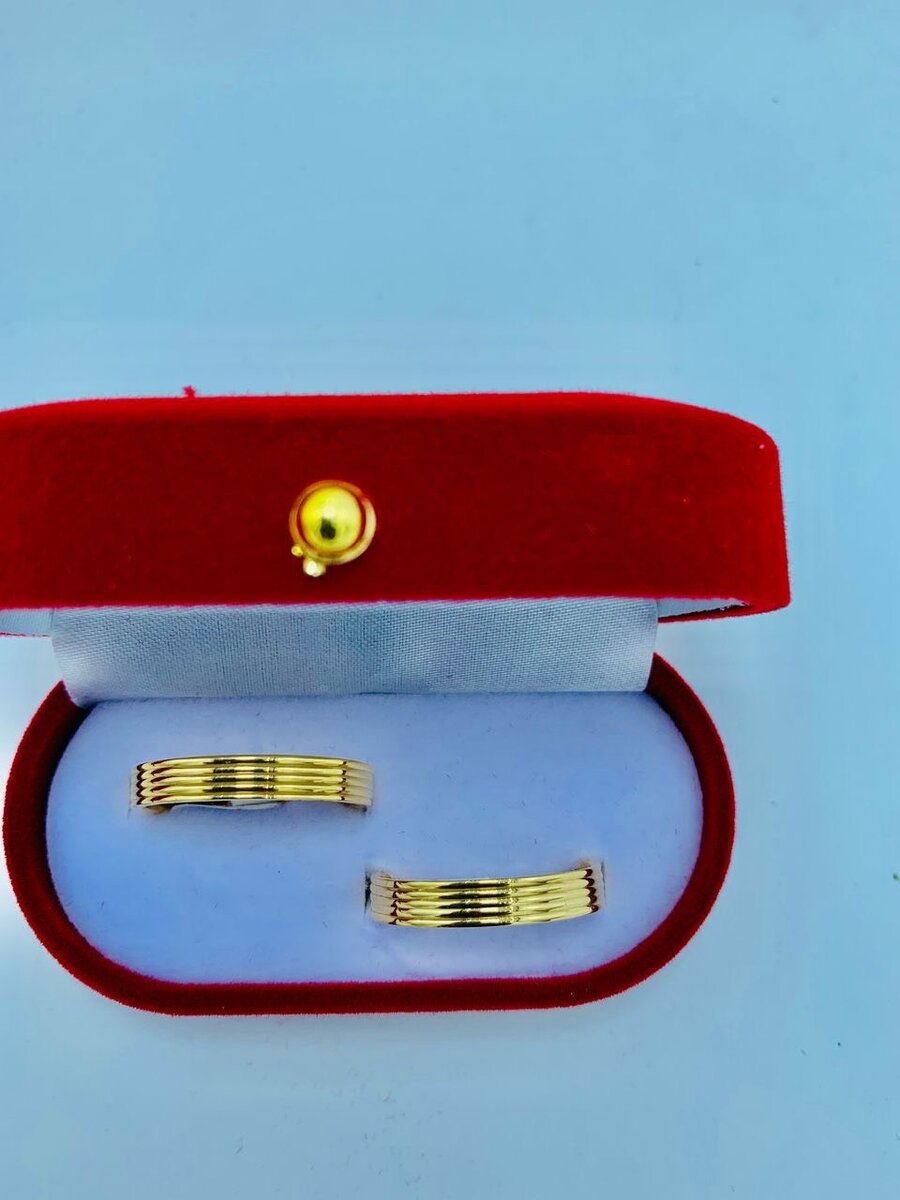 Alliances en or élégantes