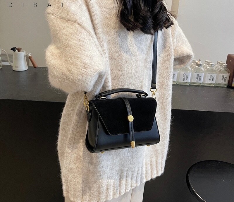 Наклонная сумочка