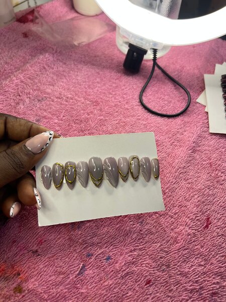 Jeux d'Ongles Chic et Élégant