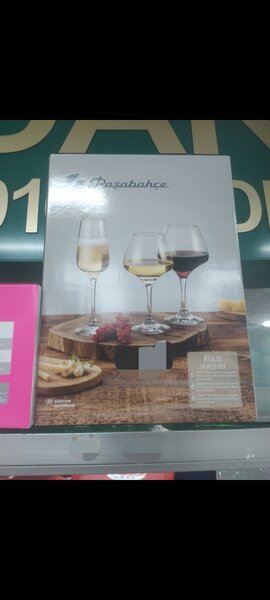 Ensemble de 18 verres à vin