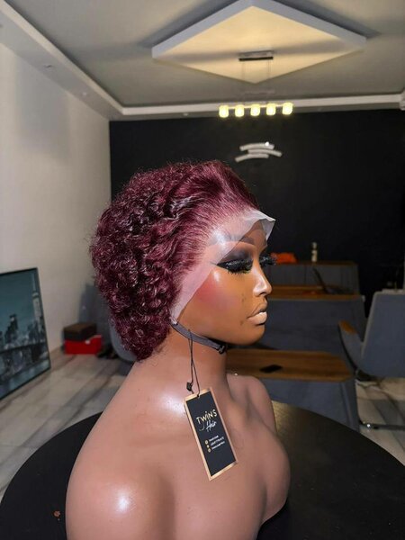 Perruque en dentelle avec style