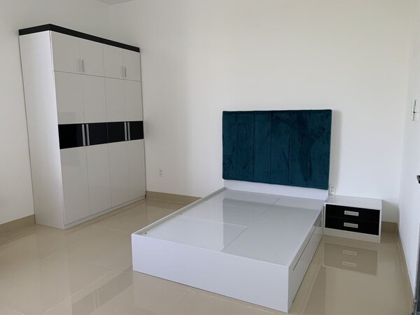 Lit double avec rangement chic