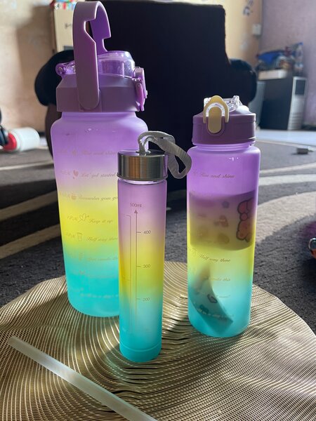 Bouteilles d'eau dégradées étanches