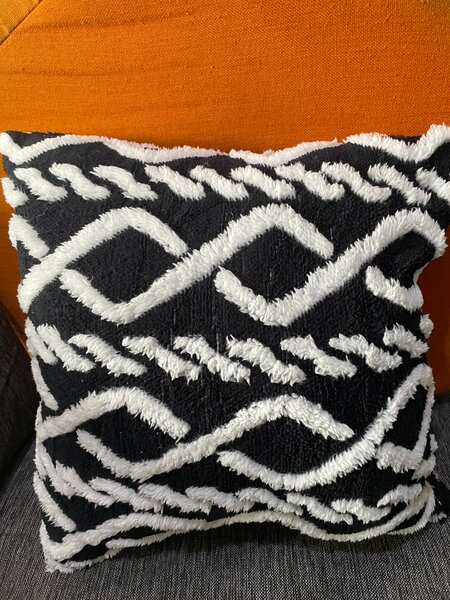Coussin ethnique noir et blanc