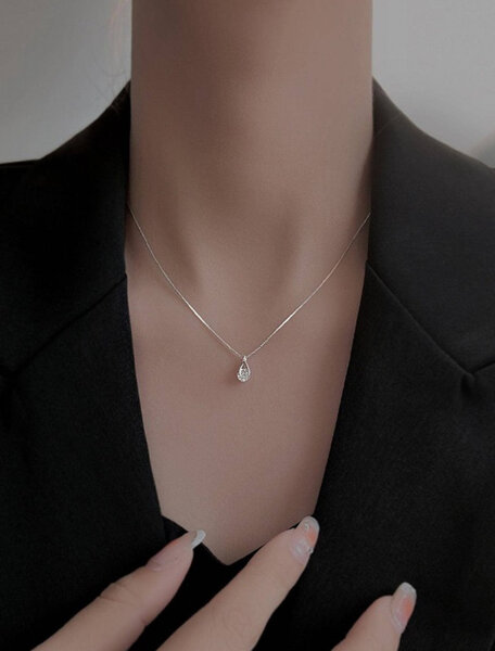 Collier Pendentif Goutte Élégant