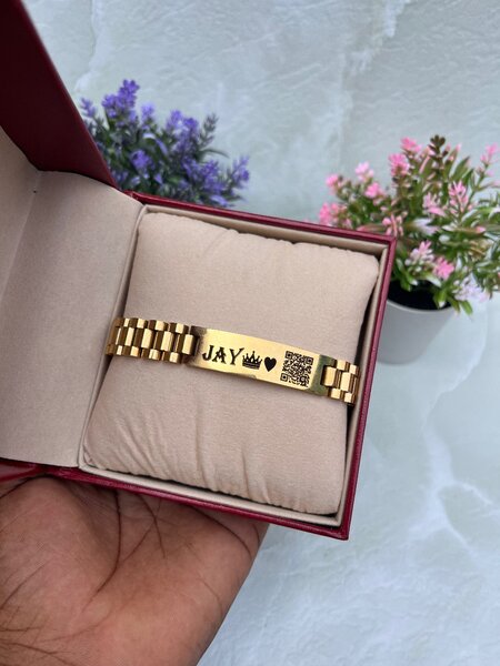 Customized stainless bracelets with QR codes