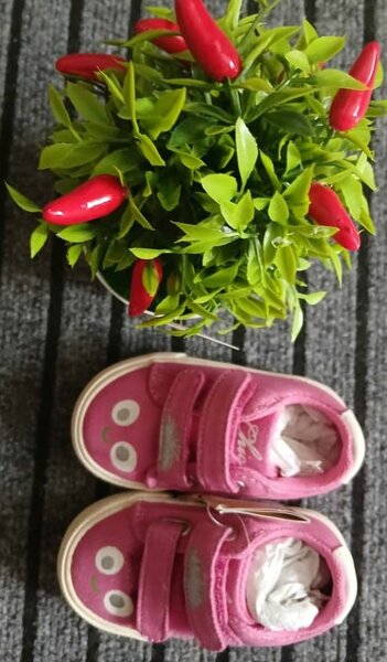 Chaussures bébé roses confortables