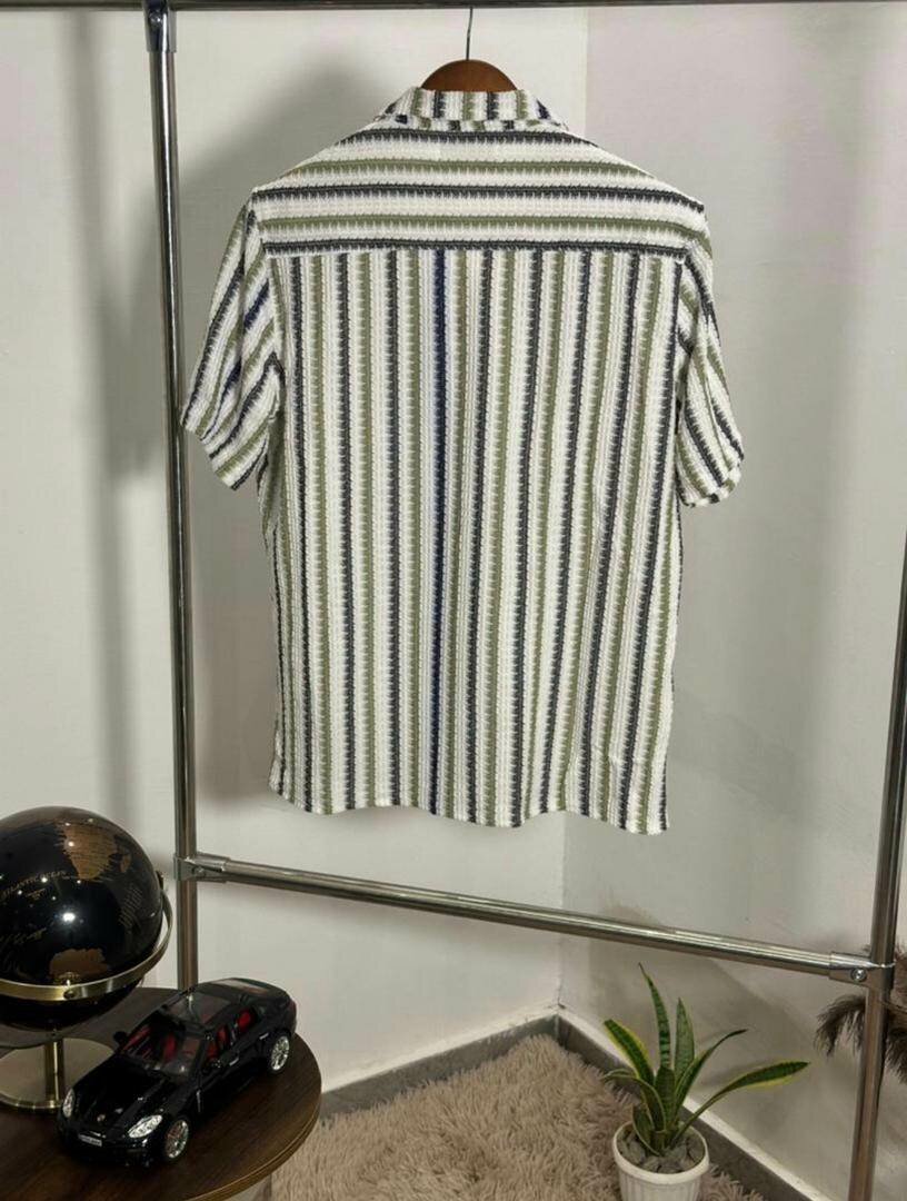 Chemise à manches courtes élégante