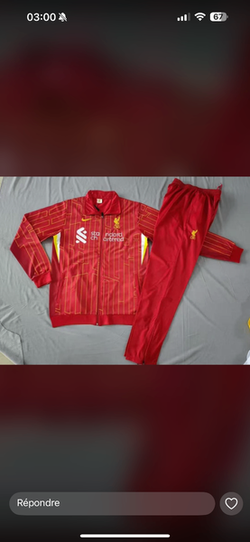 Ensemble de survêtement rouge