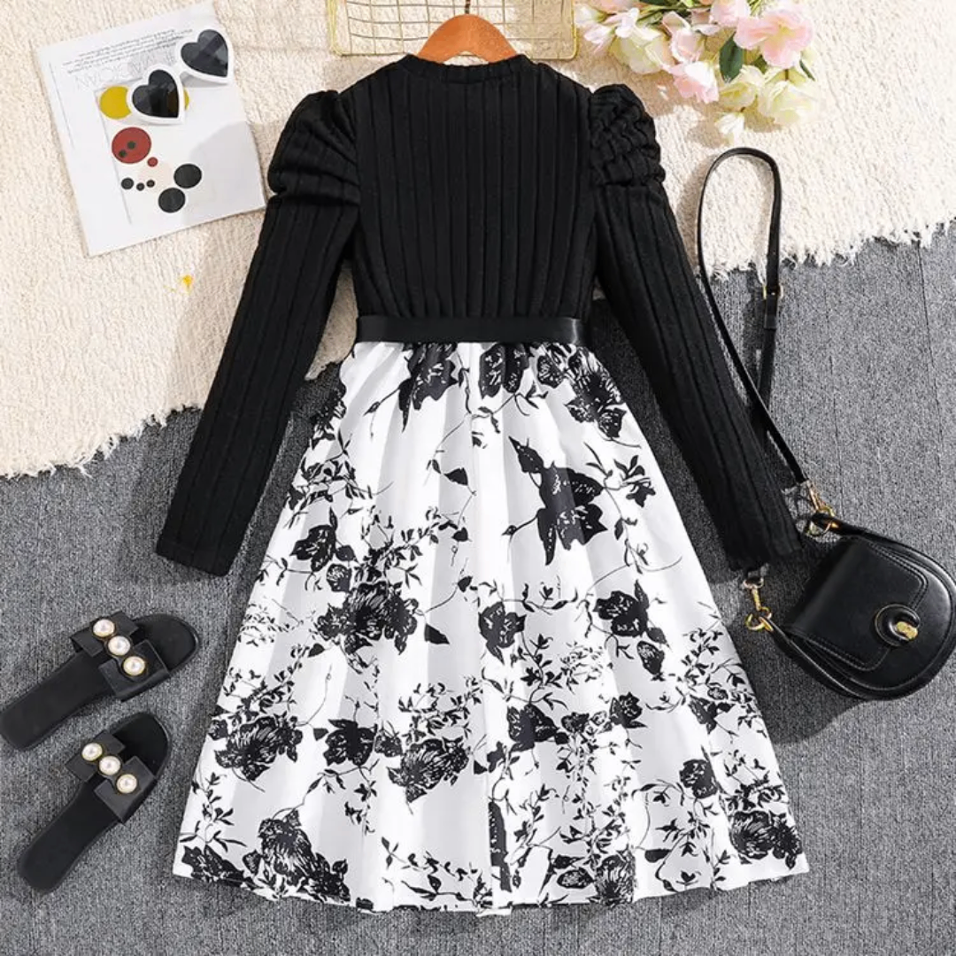 Robe en noir et blanc florale