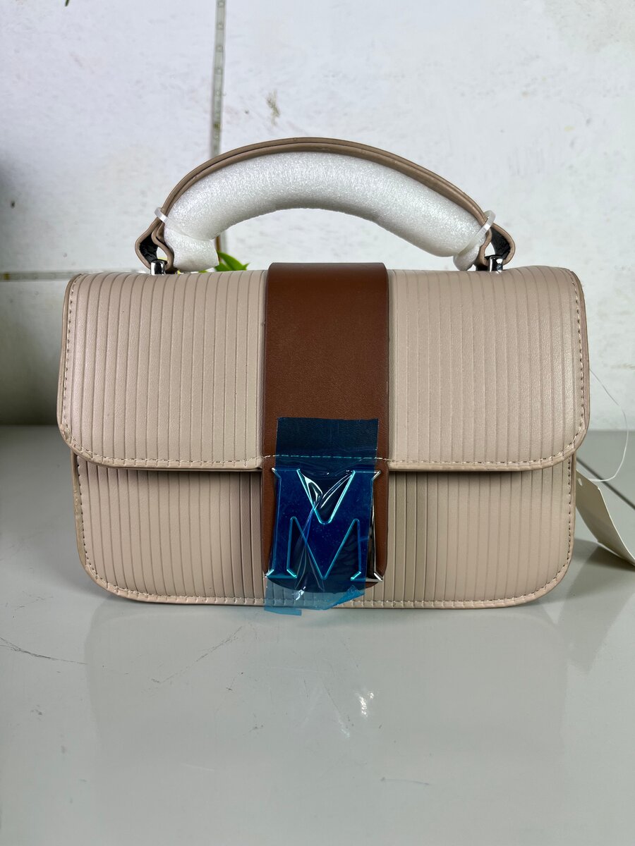 Chic Leather Crossbody Bag