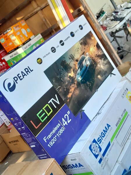 PEARL 42" LED  DIGITAL SATELITE