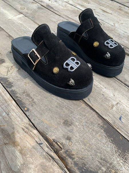 Sabots noirs tendance