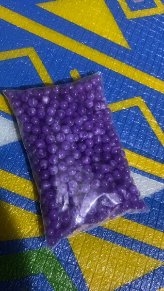 Perles violettes décoratives
