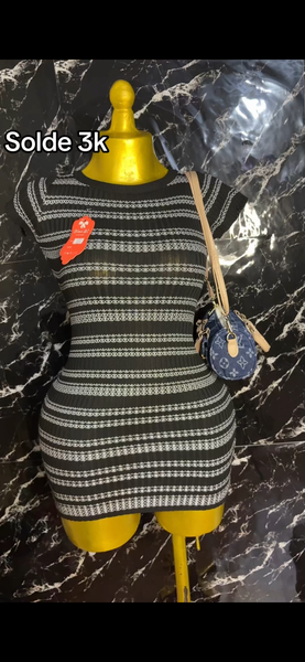 Robe moulante rayée