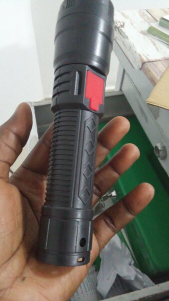 Lampe Torche LED Puissante