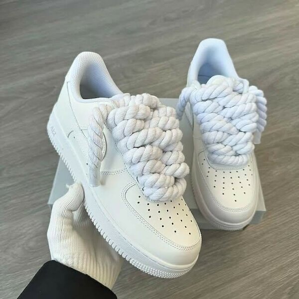 Sneakers en cuir avec lacets épais