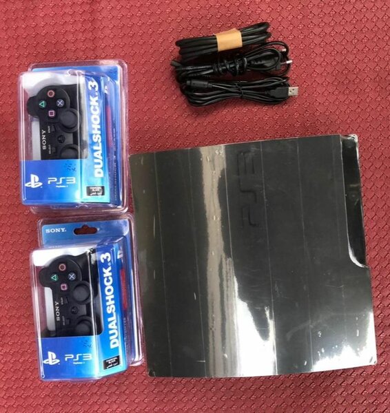 Console de jeux ps3 slim plus 2 manette et plus de 20 jeux