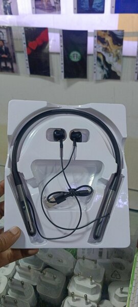 Wireless headset with card support