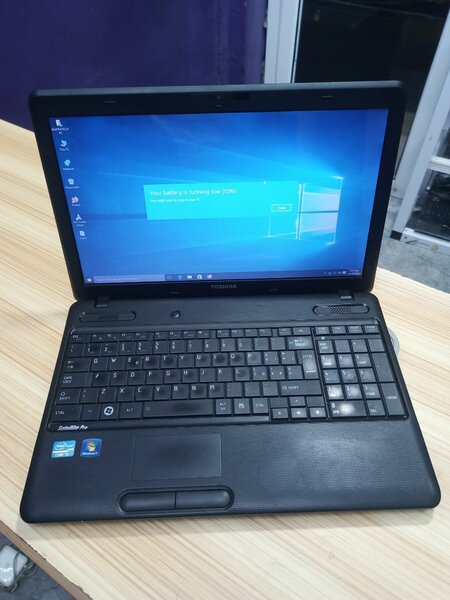 Toshiba satellite c556 i3 4th Gen