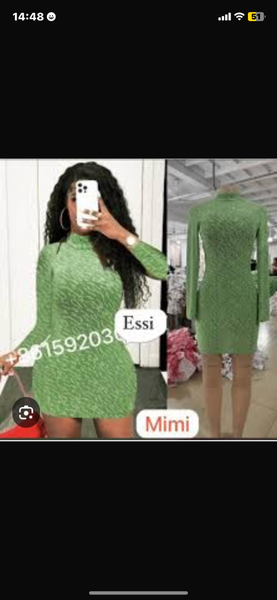 Robe moulante verte à manches longues