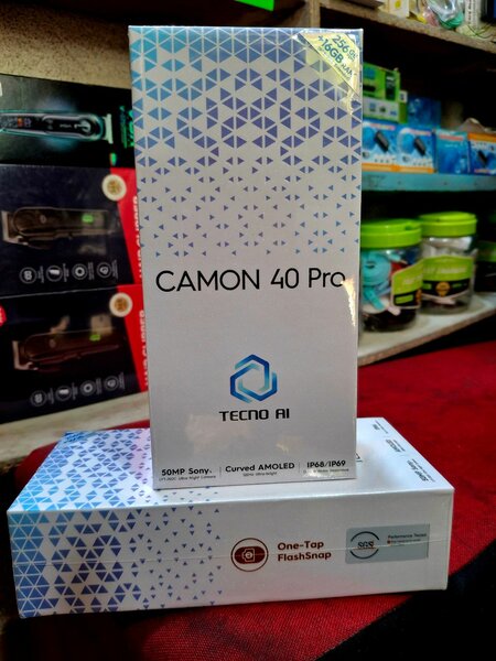 TECNO CAMON 40 PRO 256GIGA/16 RAM