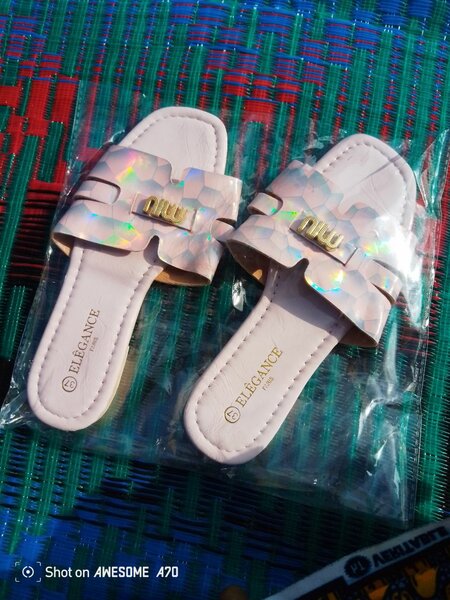 Sandales élégantes holographiques