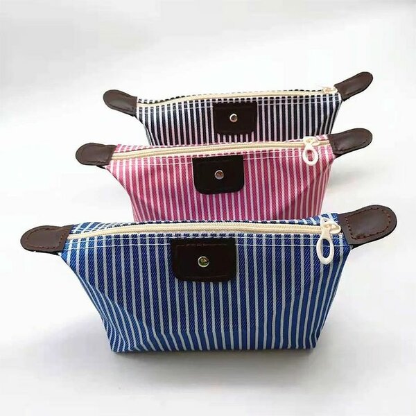 Pochette rayée pratique