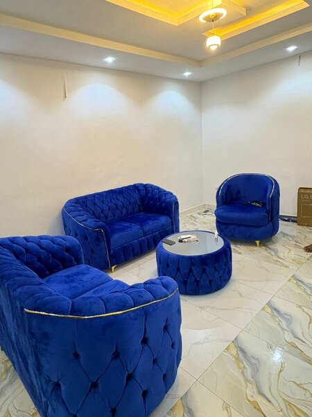 Salon en velours bleu