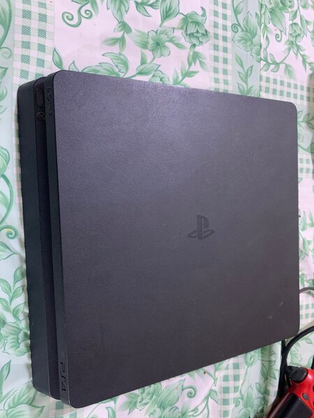 Console PS4 avec manette