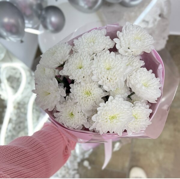 Моно букет из белых хризантем