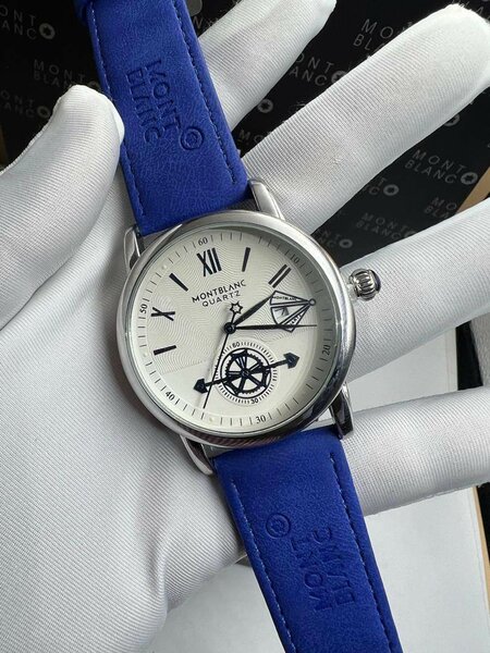 Montre Montblanc en cuir bleu