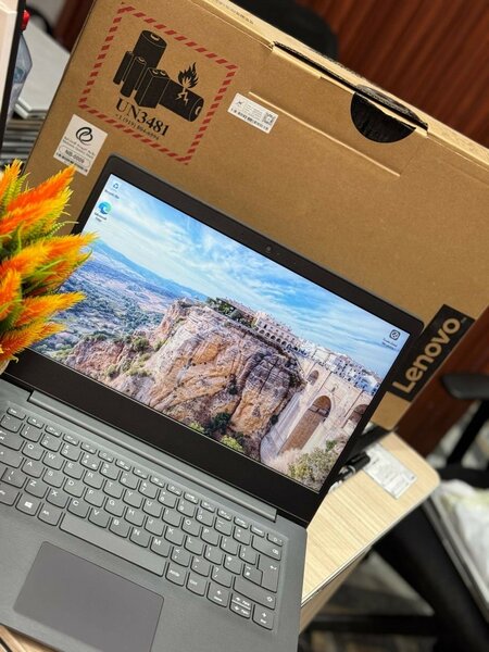 *Lenovo Ideapad* Intel Celeron