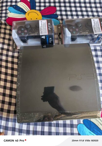 Console PS3 avec 2 manettes