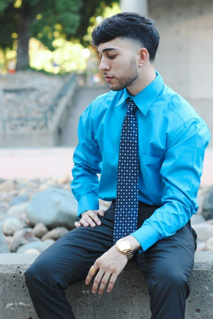 Chemise bleue élégante homme