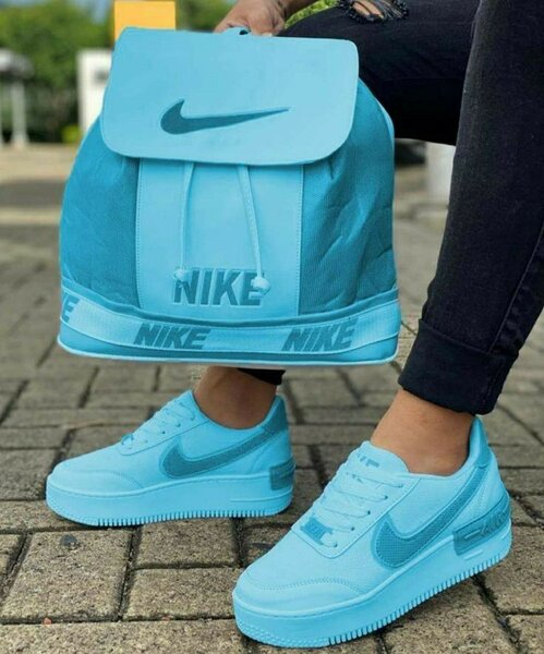 Ensemble sneakers et sac à dos Nike
