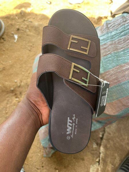 Sandales plates pour homme WTT