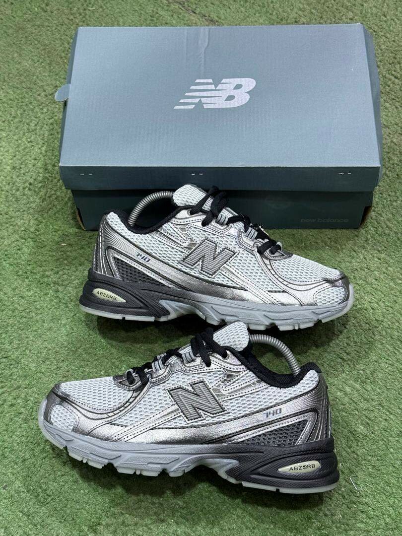 Chaussures New Balance 740