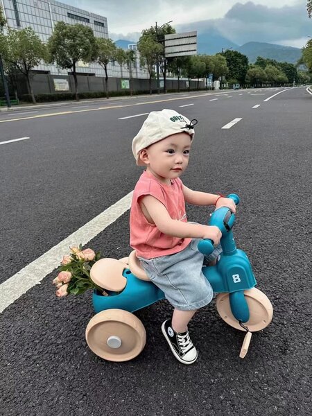 Tricycle pour enfants coloré