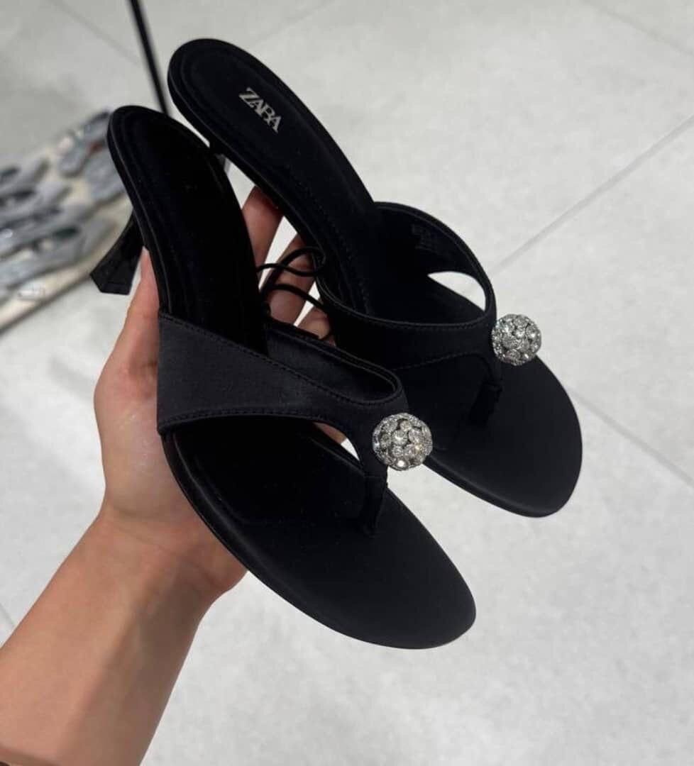 Sandales à talons hauts avec bijou - ZARA