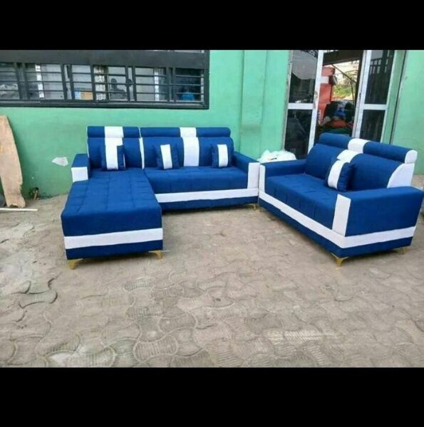 Canapé et fauteuil bleu et blanc