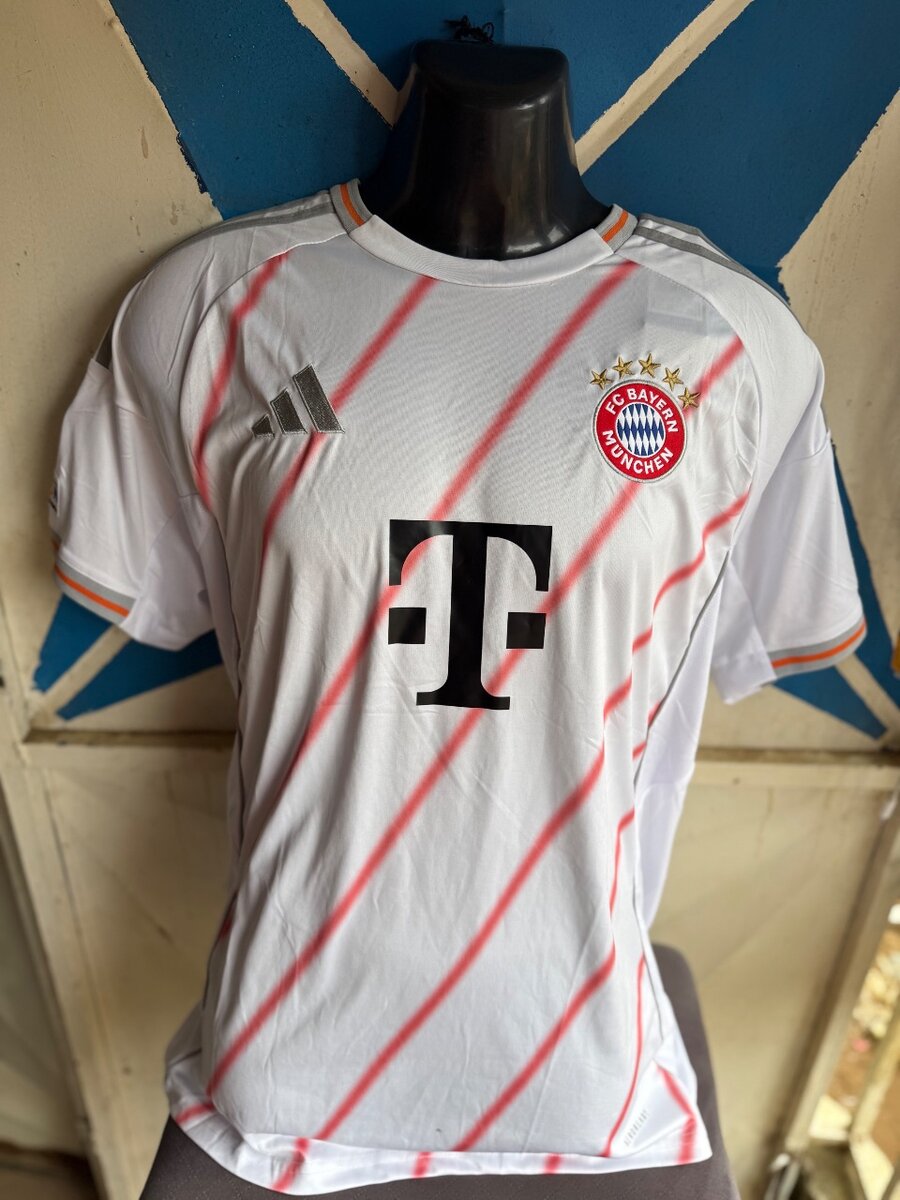 Maillots de football modernes